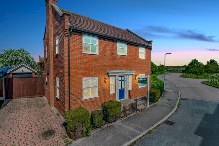 4 Bedroom Detached House To Rent In St. Georges Close, Heybridge Basin, Maldon CM9