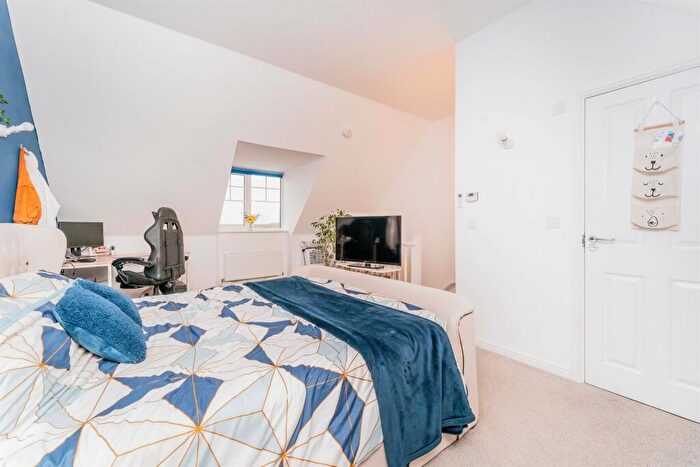 3 Bedroom End Of Terrace House For Sale In Lime Oval, Raunds, NN9