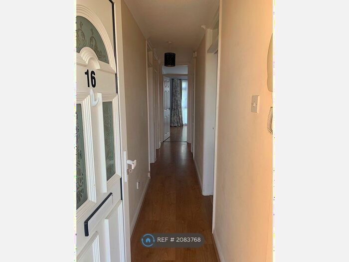 2 Bedroom Flat To Rent In Furrow Way, Maidenhead, SL6