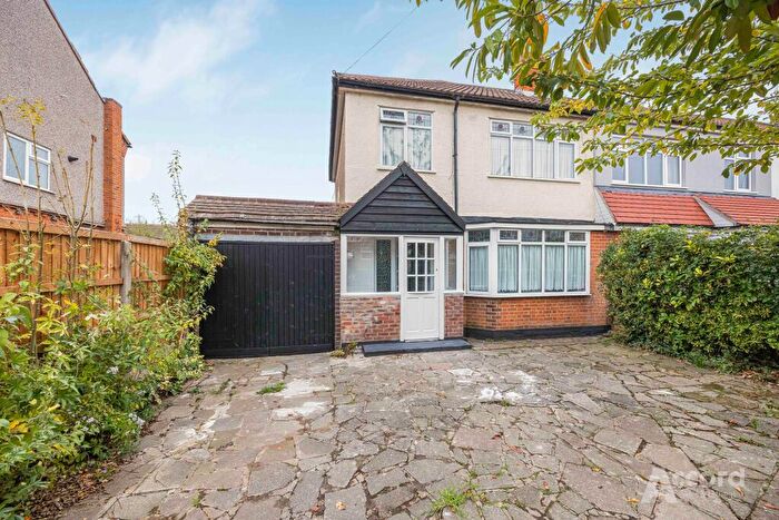 3 Bedroom End Of Terrace House For Sale In Clyde Crescent, Upminster, RM14