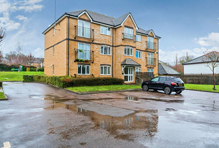 2 Bedroom Apartment For Sale In Westview Close, Redhill, Surrey, RH1
