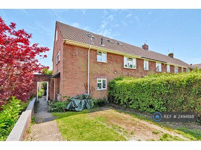 3 Bedroom Maisonette To Rent In Trussell Close, Winchester, SO22