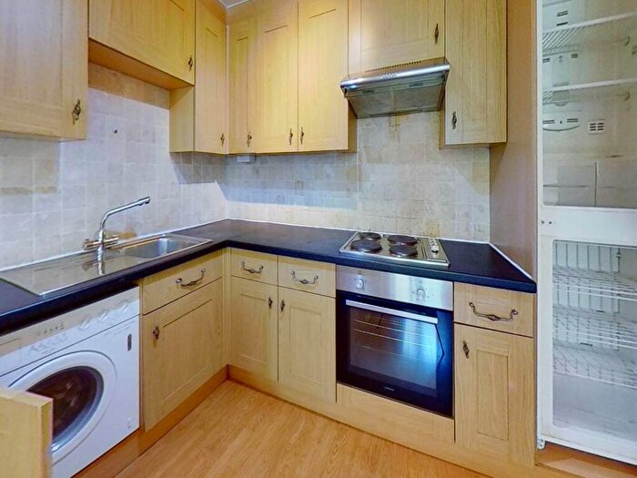 4 Bedroom Flat To Rent In Llanbleddian Gardens, Cathays, Cardiff, CF24