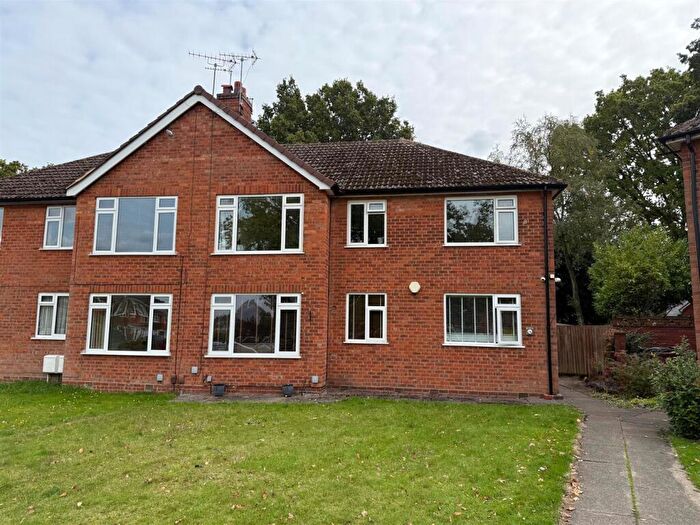 2 Bedroom Maisonette For Sale In Featherstone Crescent, Shirley, B90