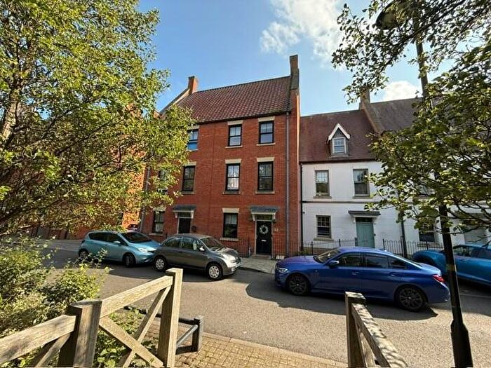 5 Bedroom Town House For Sale In Clickers Drive, Upton, Northampton, NN5