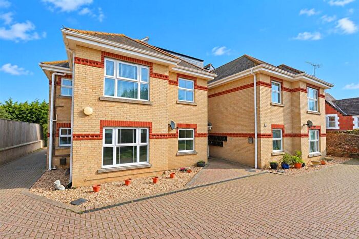 2 Bedroom Flat For Sale In Chain Free * Sandown, PO36