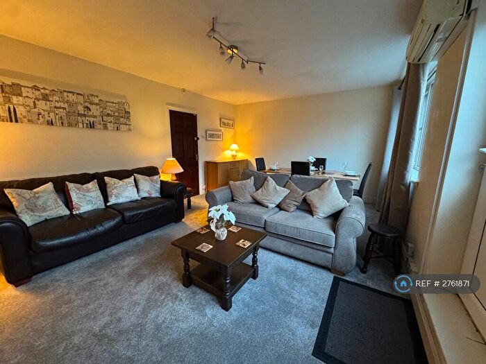 2 Bedroom Maisonette To Rent In Manchester Road, Bury, BL9