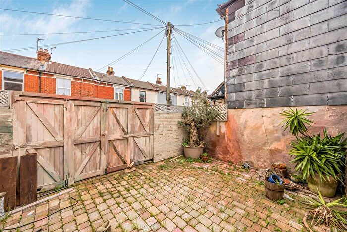 3 Bedroom End Of Terrace House For Sale In Queens Road, Portsmouth, PO2