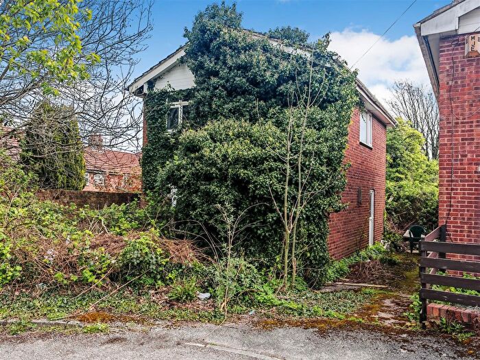 3 Bedroom Detached House For Sale In Delyn Close, Birkenhead, CH42