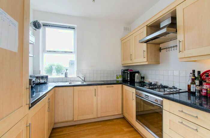 2 Bedroom Flat To Rent In Balham High Road, Tooting Bec, London, SW17