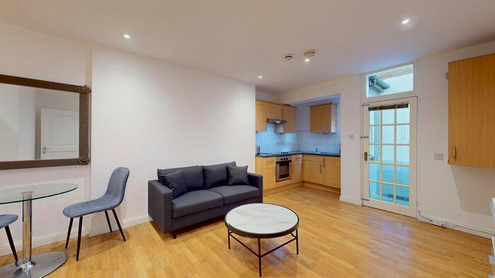 1 Bedroom Flat To Rent In Courtfield Gardens, London, SW5