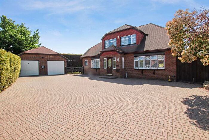 4 Bedroom Detached House For Sale In Barn End Drive, Wilmington, DA2