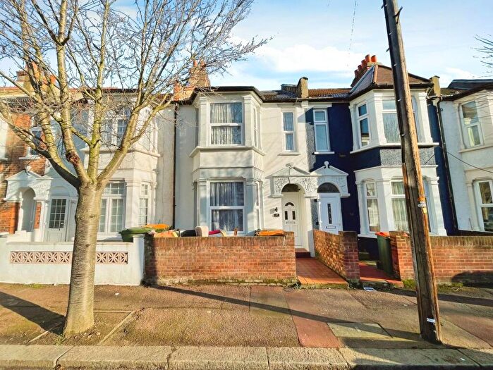 1 Bedroom House Of Multiple Occupation To Rent In Ernald Avenue, London, E6