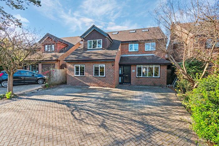 5 Bedroom Detached House For Sale In Gippeswyck Close, Pinner, HA5