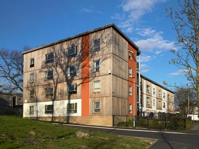 2 Bedroom Flat To Rent In Elmet Way, Leeds, West Yorkshire, LS14