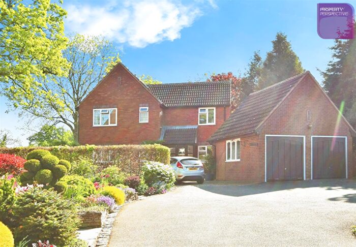 4 Bedroom Detached House For Sale In Chapel Green, Doveridge, DE6