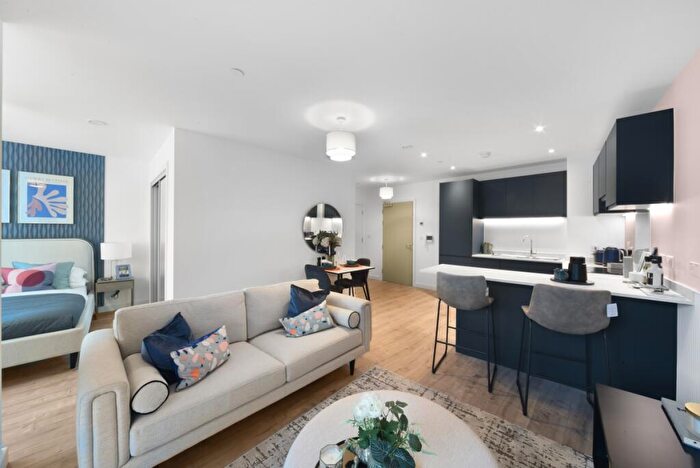 Flat To Rent In Munton Road London, SE17