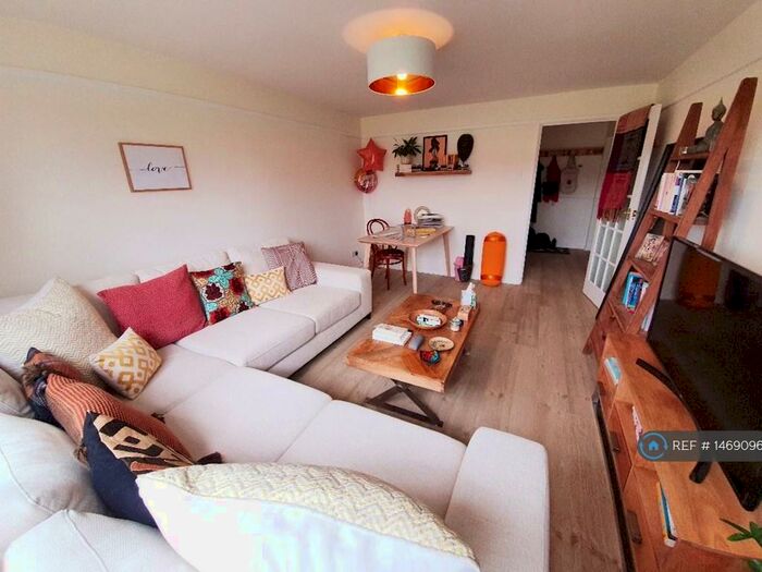 1 Bedroom Flat To Rent In Read House, London, N11