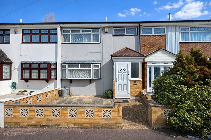 4 Bedroom Terraced House For Sale In Bell Farm Avenue, Dagenham, RM10