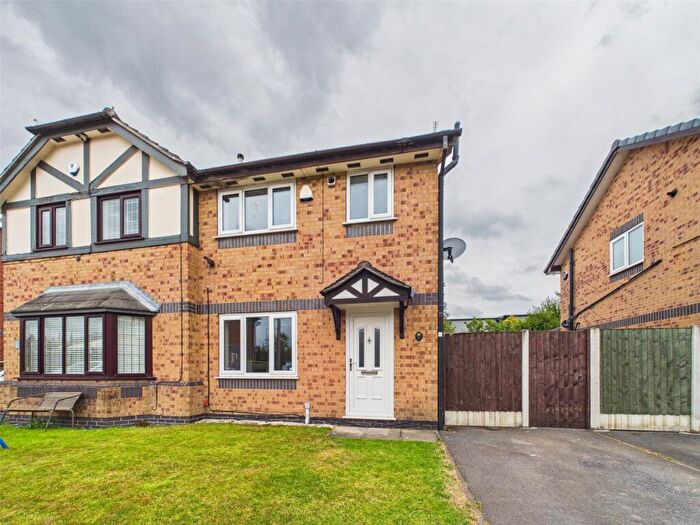 3 Bedroom Semi-Detached House To Rent In Tudor Close, Stockport, SK5