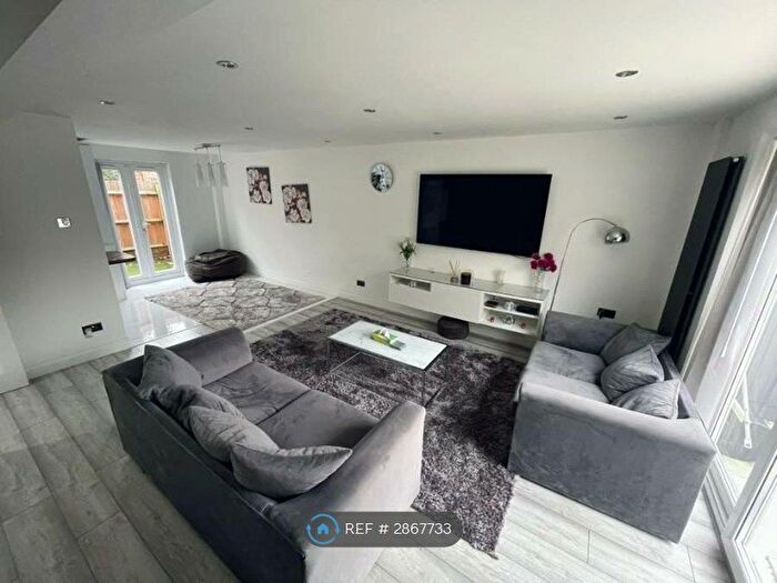 3 Bedroom End Of Terrace House To Rent In Bodle Close, Milton Keynes, MK15