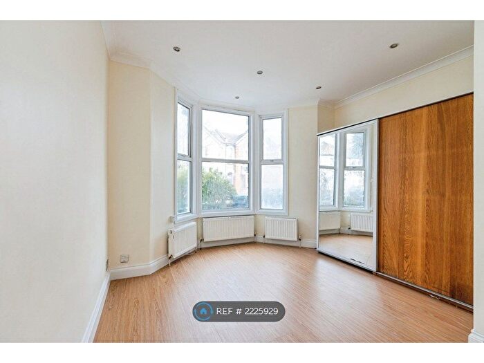 2 Bedroom Flat To Rent In Pembroke Road, London, N15