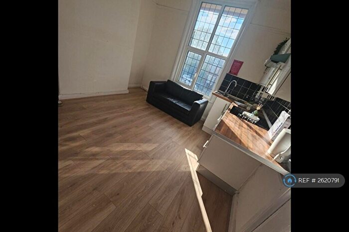 1 Bedroom Flat To Rent In Vivian Place, Manchester, M14