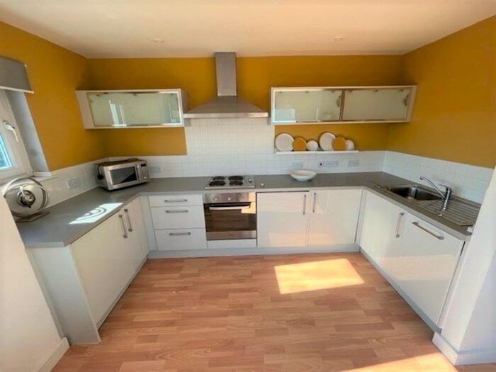 3 Bedroom Flat To Rent In Lakeside Rise, Blackley, M9