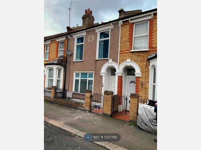 4 Bedroom Terraced House To Rent In Holbeach Road, London SE6