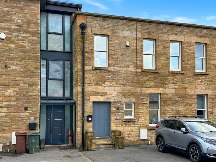4 Bedroom Town House To Rent In Linton House, Norwood Avenue, Menston, LS29