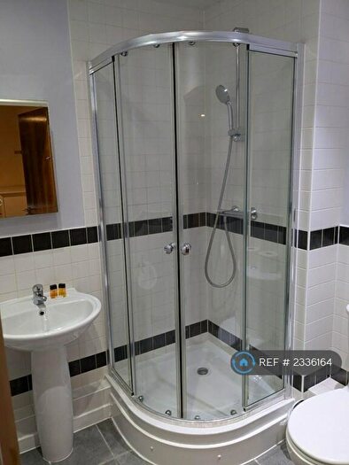 2 Bedroom Flat To Rent In Kenavon Drive, Reading, RG1