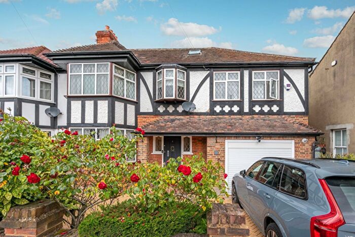 4 Bedroom Semi Detached House To Rent In Queens Road, Morden, SM4