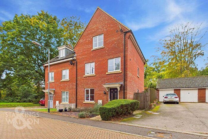4 Bedroom Semi-Detached House For Sale In Kevill Davis Drive, Little Plumstead, Norwich, NR13
