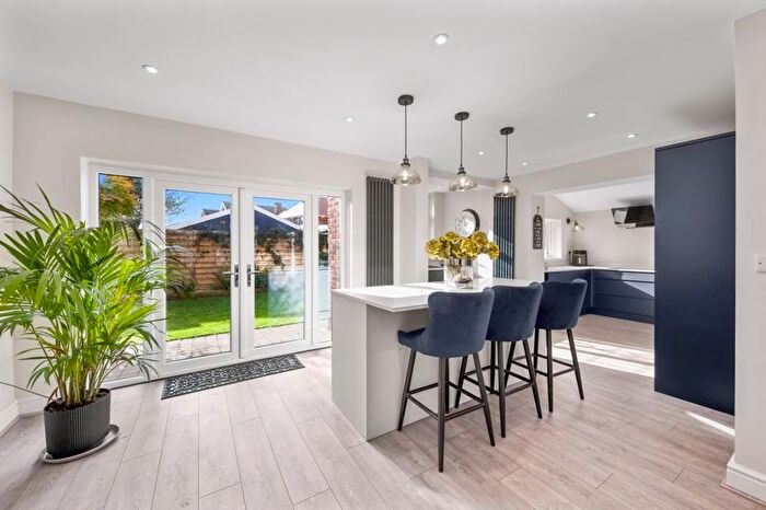 3 Bedroom Detached House For Sale In Broomfield Avenue, Hasland, Chesterfield, S41