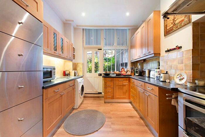 2 Bedroom Apartment For Sale In Stirling Mansions, Canfield Gardens, South Hampstead, NW6