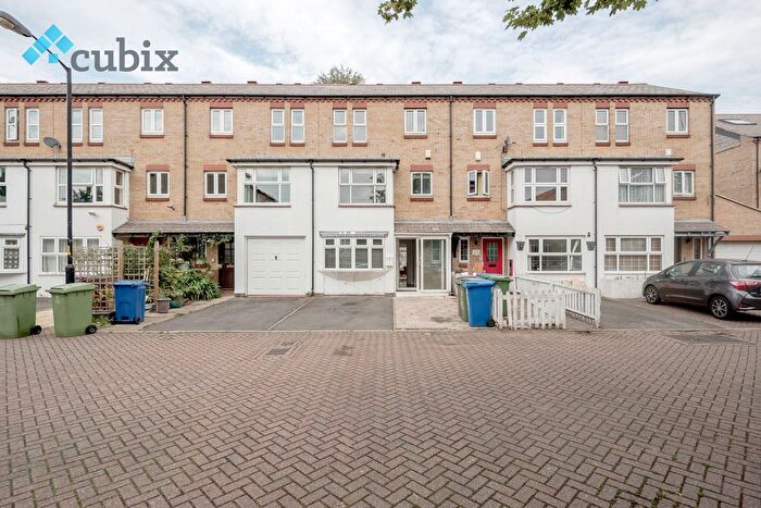 4 Bedroom Terraced House To Rent In Keats Close, Elephant And Castle, SE1