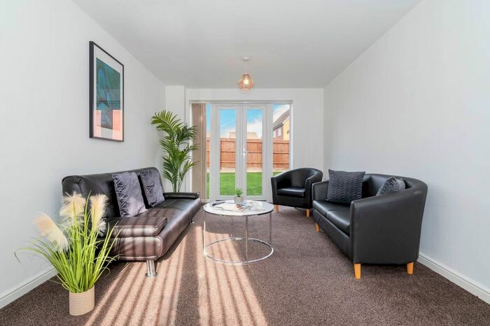 3 Bedroom Flat To Rent In Cranford Street, Smethwick, B66