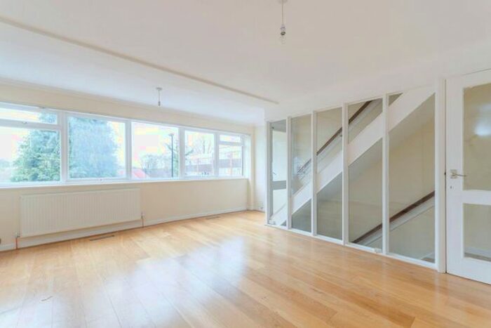 4 Bedroom Property To Rent In Chichele Gardens, East Croydon, Croydon, CR0