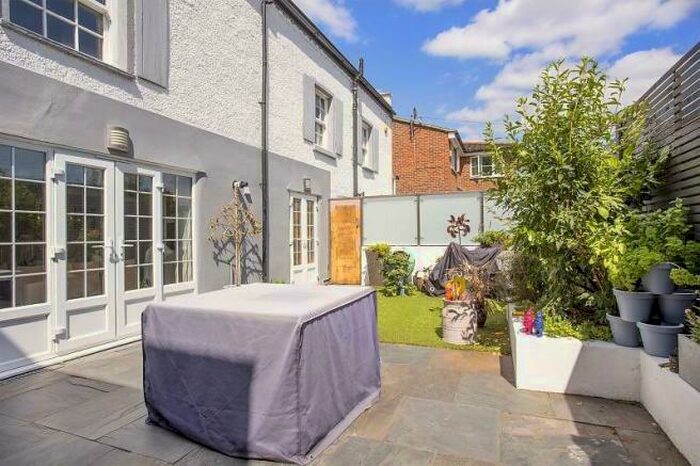 4 Bedroom House To Rent In Lime Grove, New Malden, KT3