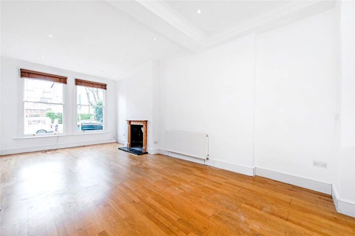 2 Bedroom Flat For Sale In Broomwood Road, SW11