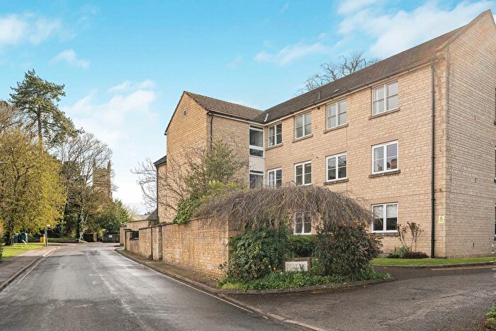 3 Bedroom Flat For Sale In Mullings Court, Cirencester, Gloucestershire, GL7
