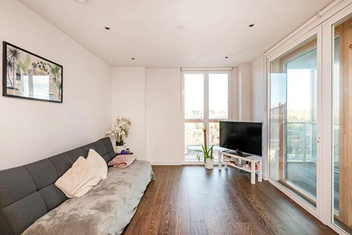 2 Bedroom Flat For Sale In College Parade, Salusbury Road, London, NW6