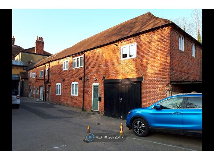 1 Bedroom Flat To Rent In Weavers Yard, Farnham, GU9