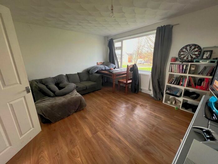 3 Bedroom Apartment To Rent In Banbury, Oxfordshire, OX16