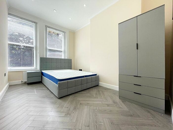 2 Bedroom Flat To Rent In London, W14