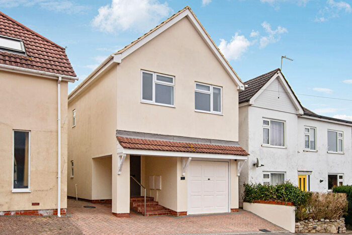 4 Bedroom Detached House For Sale In Phyldon Road, Poole, BH12