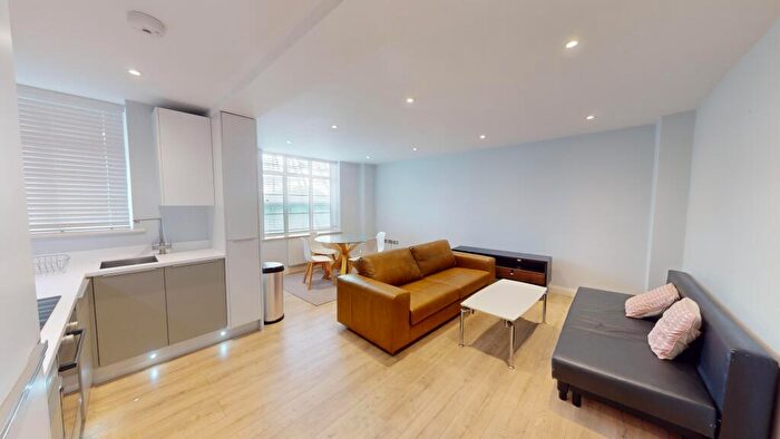 2 Bedroom Flat To Rent In Western Road, BN1