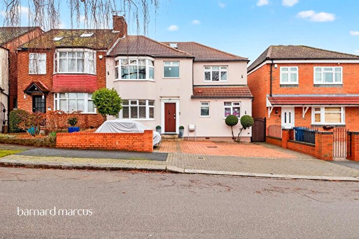 4 Bedroom Semi Detached House For Sale In Sherrards Way, Barnet, EN5