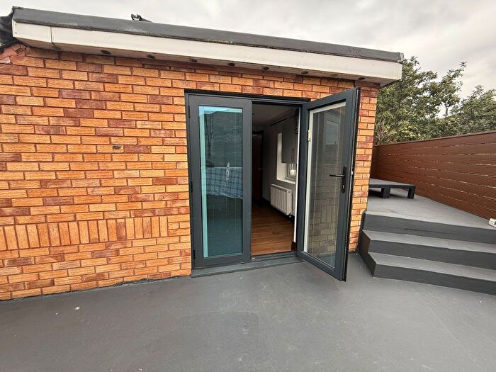 2 Bedroom Flat To Rent In Beecholme Avenue, Mitcham, CR4