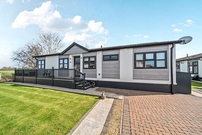 2 Bedroom Park Home For Sale In Sycamore Court, Marston Edge, Lower Quinton, Warwickshire, CV37